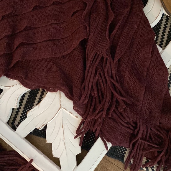 One size mauve waved cape with fringe. - Picture 3 of 4